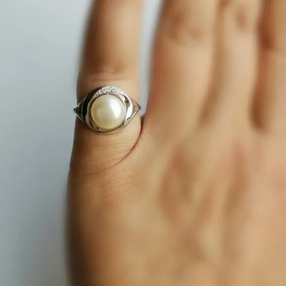 CULTURED white freshwater pearl White Sapphire Ring in Sterling Silver - Picture 3 of 8